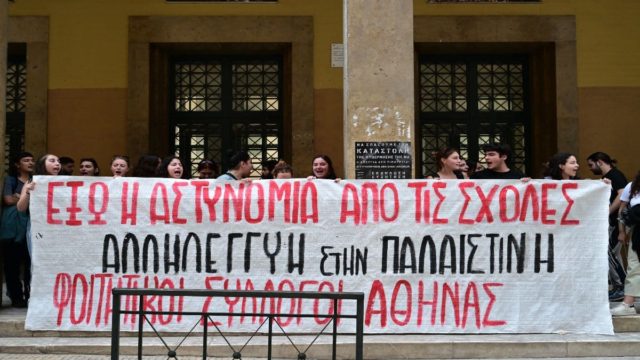 Κατάληψη Νομικής: Αλλοδαποί και όχι φοιτητές 9 από τους 28 συλληφθέντες – Ξεκινά η διαδικασία απέλασής τους (video)