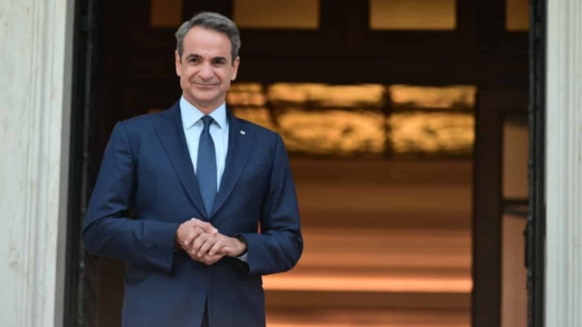 Κυριάκος Μητσοτάκης: «Συμπάσχω με τους καλούς φίλους που θέλουν με μια κλωτσιά να φύγω στην Ευρώπη – Δεν πάω πουθενά»