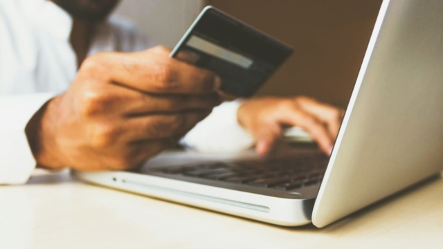 Κίνα: Fake δίκτυο e-shop πίσω από την μεγαλύτερη διαδικτυακή απάτη στον κόσμο – Εξαπάτησε πάνω από 800.000 ανθρώπους σε ΗΠΑ και Ευρώπη
