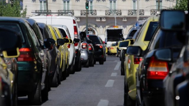 Κίνηση: Στο «κόκκινο» οι δρόμοι της Αθήνας – Χάος στον Κηφισό και στην Κηφισίας