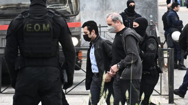 Κολωνός: Εισαγγελική πρόταση-φωτιά για παραπομπή σε δίκη 18 νέων κατηγορουμένων για τη σεξουαλική κακοποίηση της 12χρονης