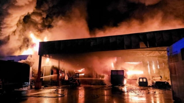 Λαμία: Νέα στοιχεία εκθέτουν το εργοστάσιο που εμπλέκεται στην υπόθεση τροφικής δηλητηρίασης μαθητών – Τι συνέβη δύο ημέρες πριν την φωτιά