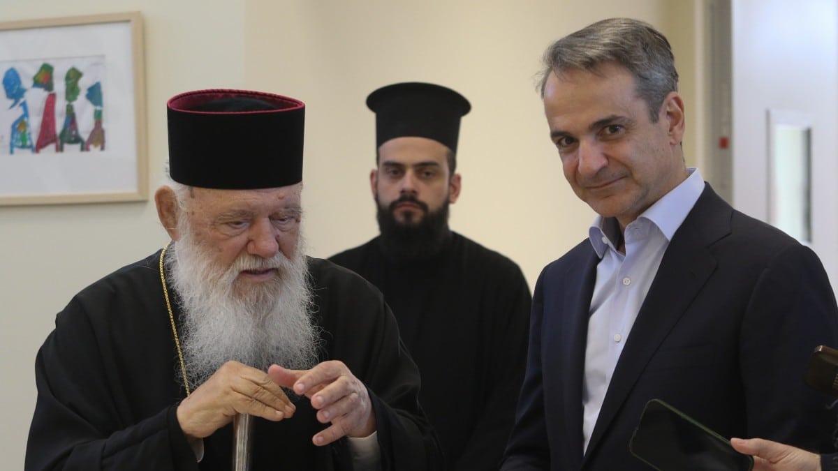 Πασχαλινή ανακωχή για Μητσοτάκη – Ιερώνυμο: Στην Μητρόπολη Αθηνών ο πρωθυπουργός για την Μεγάλη Πέμπτη