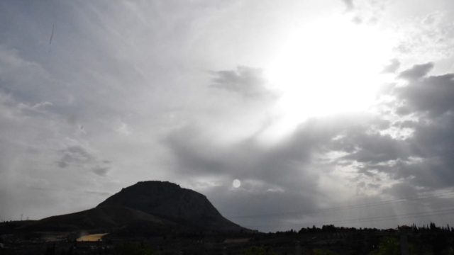 Καιρός σήμερα 22/5: Πτώση της θερμοκρασίας και νεφώσεις – Σε ποιες περιοχές θα μειωθεί η αφρικανική σκόνη