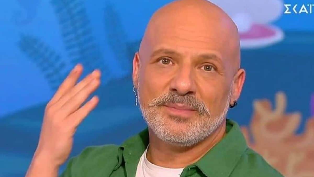 Αγνώριστος ο Νίκος Μουτσινάς: Η αλλαγή στην εμφάνισή του πριν το νέο επαγγελματικό βήμα