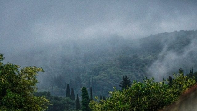 Η φωτογραφία της ημέρας: Ομορφιά στο ομιχλώδες τοπίο των Νυμφών της Κέρκυρας