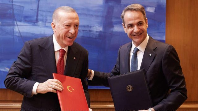 Συνάντηση Μητσοτάκη – Ερντογάν: Ανοικτοί δίαυλοι επικοινωνίας, οι προσδοκίες και τα μηνύματα της επίσκεψης του πρωθυπουργού στην Άγκυρα (video)