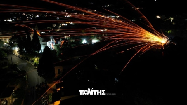 Ανάσταση στην Χίο: Εντυπωσιακός ο ρουκετοπόλεμος – Χιλιάδες επισκέπτες (video)