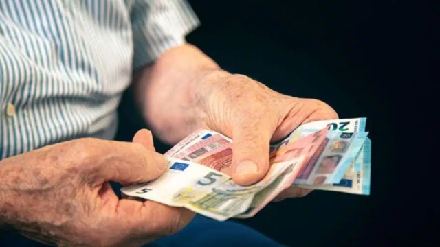 Συντάξεις: Αυξήσεις αναμένονται από το 2025  – Διπλό μπόνους στις πληρωμές