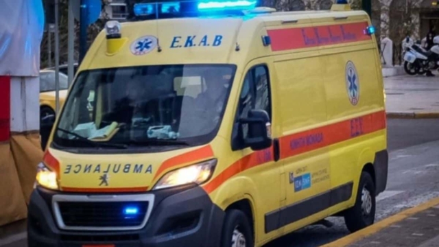 Θανατηφόρο τροχαίο στην Βούλα: Μηχανή παρέσυρε και σκότωσε πεζό στη λεωφόρο Καραμανλή