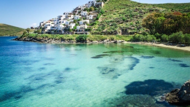 Επίγειος παράδεισος το νησί σε απόσταση 1 ώρα από την Αττική – Όσοι το γνωρίσουν το λατρεύουν