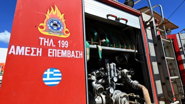 Συναγερμός στο Χαϊδάρι: Φωτιά σε τουριστικό λεωφορείο – Κλειστή η οδός Καραϊσκάκη