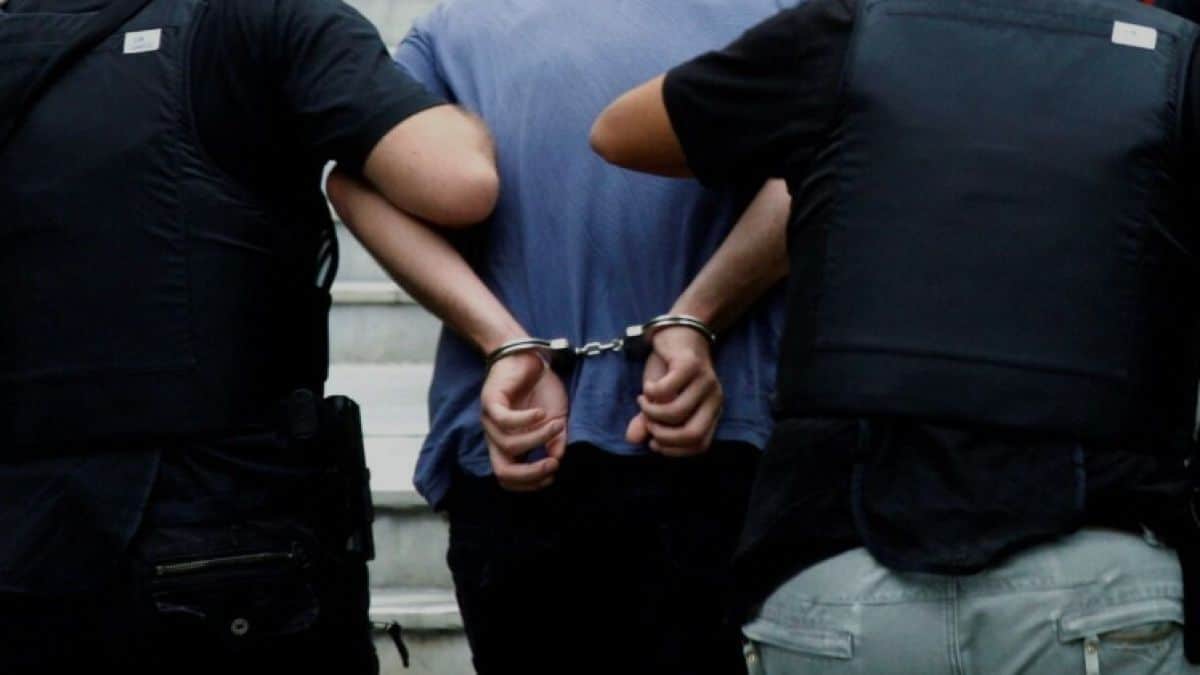Κηφισιά: Χειροπέδες σε 74χρονο που βιντεοσκοπούσε ανήλικη σε λεωφορείο