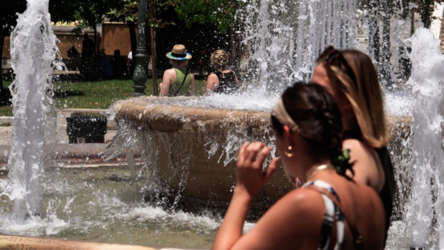 Καιρός (18/6): Ανεβαίνει ο υδράργυρος με ισχυρούς ανέμους – Συναγερμός στην Πολιτική Προστασία για υψηλό κίνδυνο πυρκαγάς