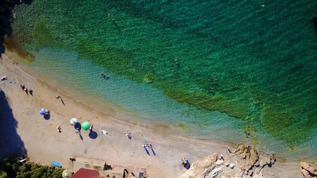 Απάτητες παραλίες: Άλλες 40 παραλίες εντάχθηκαν στη λίστα – Απαγορεύονται ομπρέλες και ξαπλώστρες