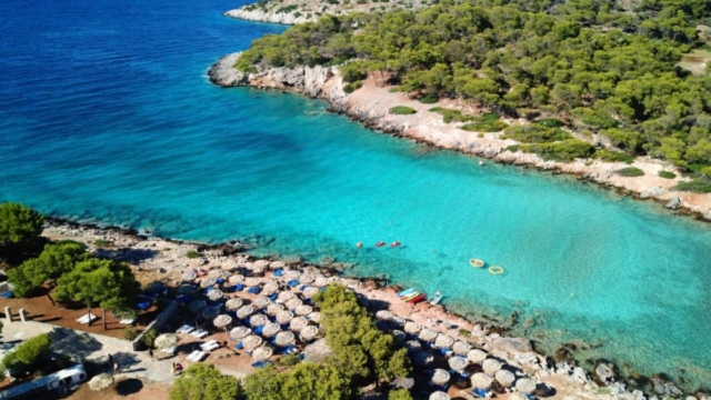 «Διαμαντένιος» προορισμός: Η παραλία που θυμίζει Καραϊβική αλλά βρίσκεται μόλις μια ώρα μακριά από την Αθήνα!