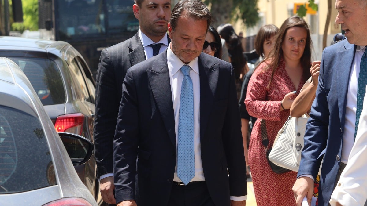 Οι περιοριστικοί όροι στον Απόστολο Λύτρα: Του πήραν τα όπλα, πρέπει να μετακομίσει και να λάβει ψυχολογική υποστήριξη – «Είμαι χάλια, δεν γινόταν άλλο» (video)