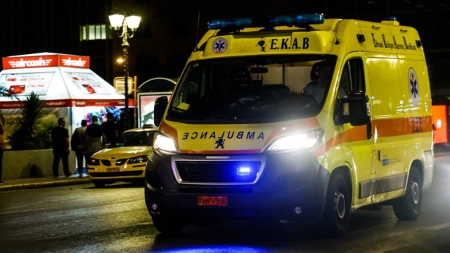 Θεσσαλονίκη: Καρέ καρέ η στιγμή που τζιπ συγκρούεται με μηχανή στο Πανόραμα – Ο αναβάτης έμεινε για 2 μέρες στη ΜΕΘ (video)