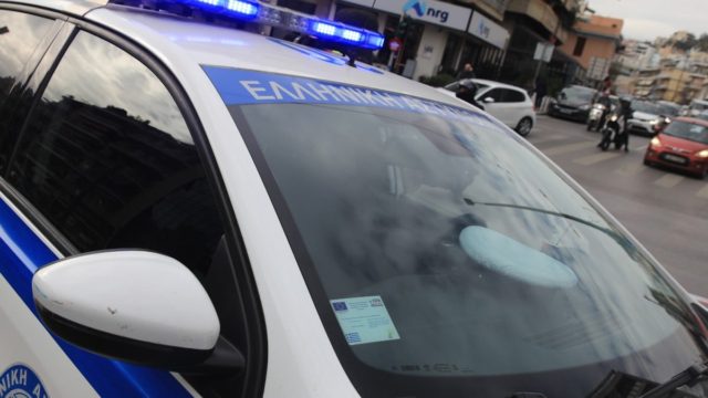 Φρίκη στην Αχαΐα: Χειροπέδες σε τρεις άντρες που λήστεψαν ζευγάρι και βίασαν τη γυναίκα (video)