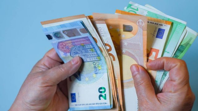 Τεράστια ανάσα: Επίδομα 718 ευρώ προς όλους