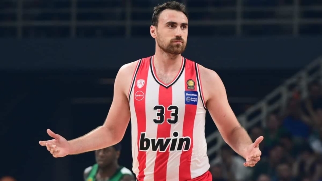 Basket League: «Σπάσιμο» έδρας με το… καλημέρα ο Ολυμπιακός στους τελικούς (video)