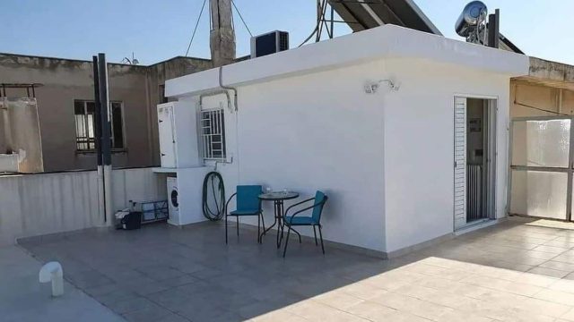 Δώμα 15 τ.μ. σε ταράτσα της Νέας Σμύρνης νοικάζεται έναντι 520 ευρώ τον μήνα