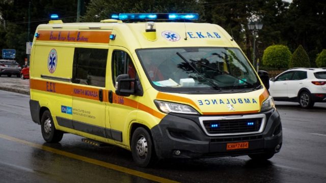 Σοκ στην Κέρκυρα: Κοριτσάκι χτυπήθηκε από ρεύμα έξω από εκκλησία (video)