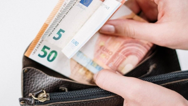 Ανάσα: Επίδομα 400 ευρώ για όλους με 1 αίτηση
