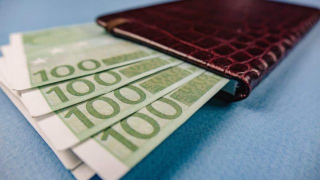 Τεράστια ανάσα: Επίδομα 400 ευρώ προς όλους!