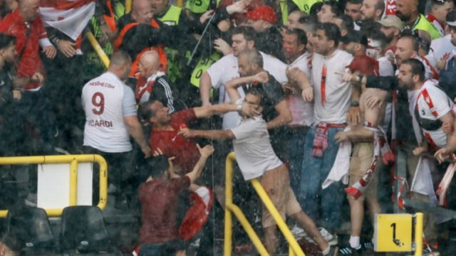 Euro 2024: «Πλακώθηκαν» Τούρκοι και Γεωργιανοί οπαδοί – Άγριο ξύλο στις κερκίδες πριν από το ματς (videos)