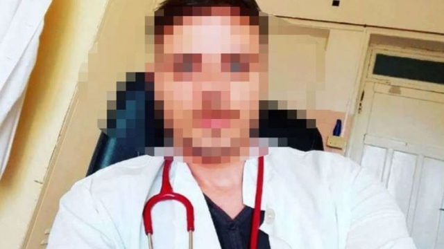 Γνωστός τραγουδιστής τα παράτησε όλα, είναι γιατρός Νοσοκομείο «Γεννηματάς» (ΒΙΝΤΕΟ)