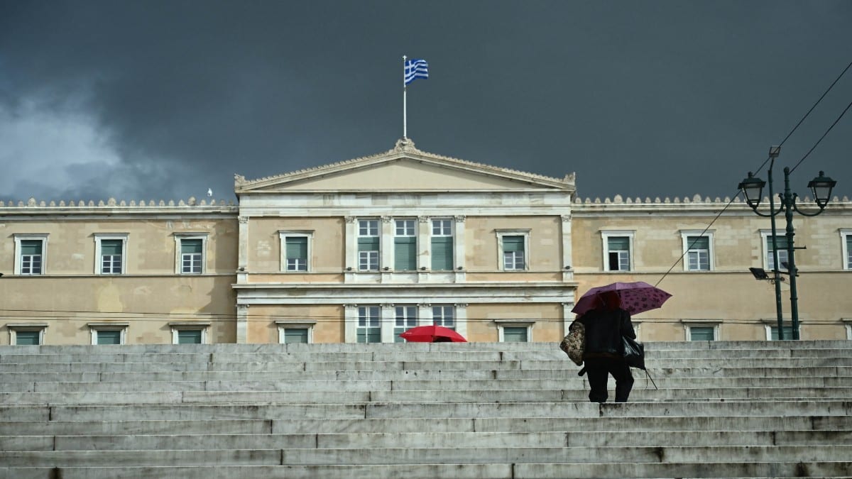 Καιρός σήμερα 15/06: «Ανάσα» δροσιάς και ξαφνικά μπουρίνια – 24ωρη προειδοποίηση μετεωρολόγων (video)
