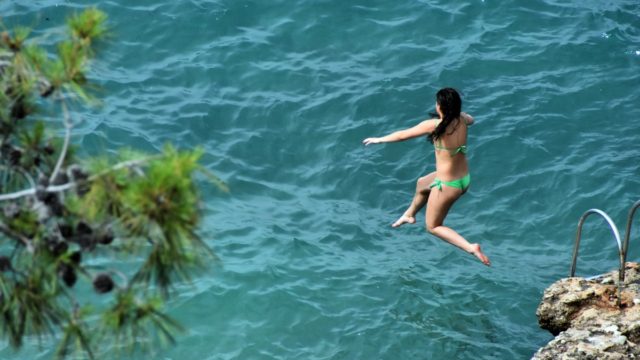 Καιρός σήμερα 25/6: «Ανάσα» μετά τις υψηλές θερμοκρασίες – Άνεμοι έως 7 μποφόρ και πτώση υδραργύρου
