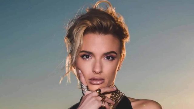 Αποκαλυπτική selfie της Κατερίνας Λιόλιου – Δεν… χωράει στο μικρό μαγιό!