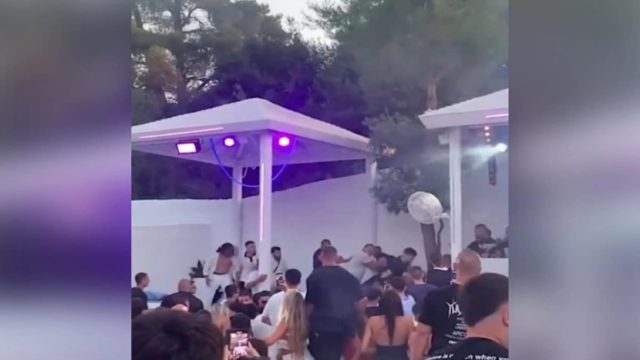 Άγριο ξύλο σε μπιτς μπαρ της Χαλκιδικής: Βίντεο ντοκουμέντο με μπουκάλια και άλλα αντικείμενα να εκτοξεύονται
