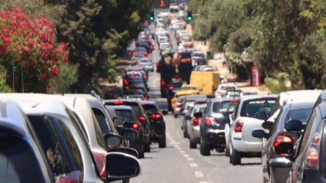 Δύσκολο πρωινό για τους Αθηναίους: Ή θα μείνετε σπίτι ή θα μείνετε στο αμάξι, απίστευτη κίνηση στους δρόμους