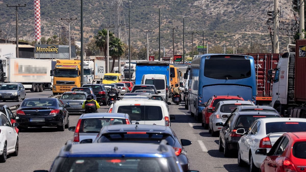 Κίνηση στην Αττική Οδό: Καραμπόλα πέντε οχημάτων – Μεγάλες καθυστερήσεις