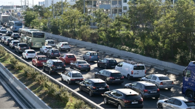 Κίνηση τώρα: Καραμπόλα 5 αυτοκινήτων στη Κατεχάκη