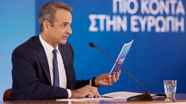 Μητσοτάκης στη διακαναλική: «Στα 950 ευρώ ο κατώτατος και ο μέσος μισθός θα ξεπεράσει τα 1.500» (video)