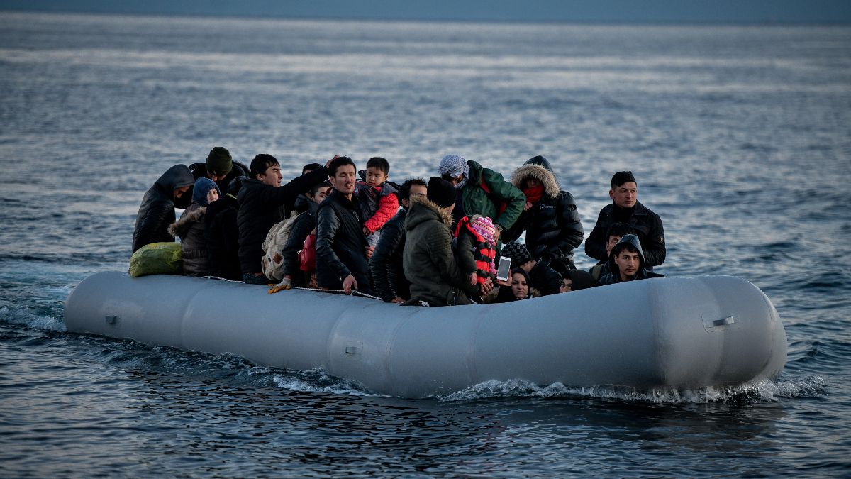 «Ξεμπρόστιασμα» από βρετανικά ΜΜΕ για τα pushbacks στο Αιγαίο – «Το ελληνικό λιμενικό πετάει μετανάστες στη θάλασσα» (video)