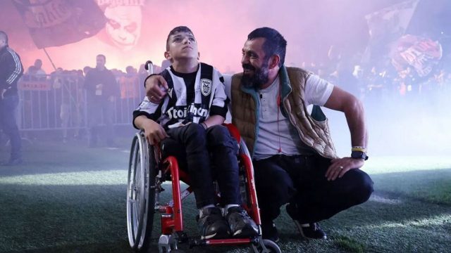 Πράξη ψυχής από τον ΠΑΟΚ: Στέλνει τον μικρό Γιαννάκη στις ΗΠΑ και του χαρίζει το όνειρο να περπατήσει ξανά