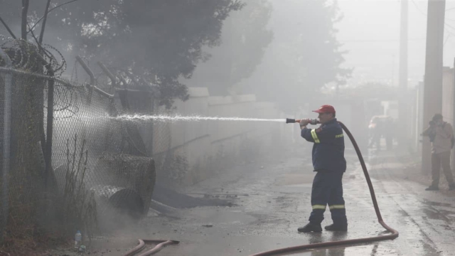 Φωτιά στο Μαρκόπουλο: Καταστράφηκε ολοσχερώς αποθήκη ξυλείας