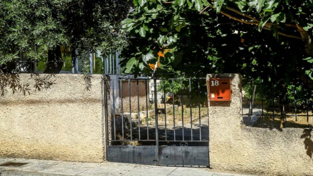 Ατελείωτη φρίκη στα Άνω Λιόσια: Bρέθηκαν κεφάλι και πόδια σε κάδο απορριμμάτων κοντά στο σπίτι με το απανθρακωμένο πτώμα (video)