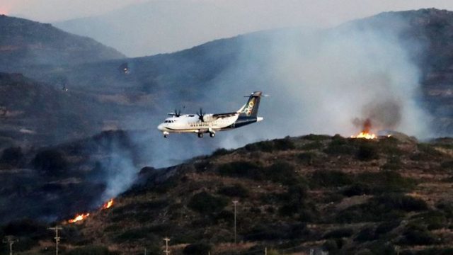 Μάχη με τις φλόγες για 2η ημέρα στη Μήλο – Χωρίς ενεργά μέτωπα οι φωτιές σε Σέρρες και Ασπρόπυργο