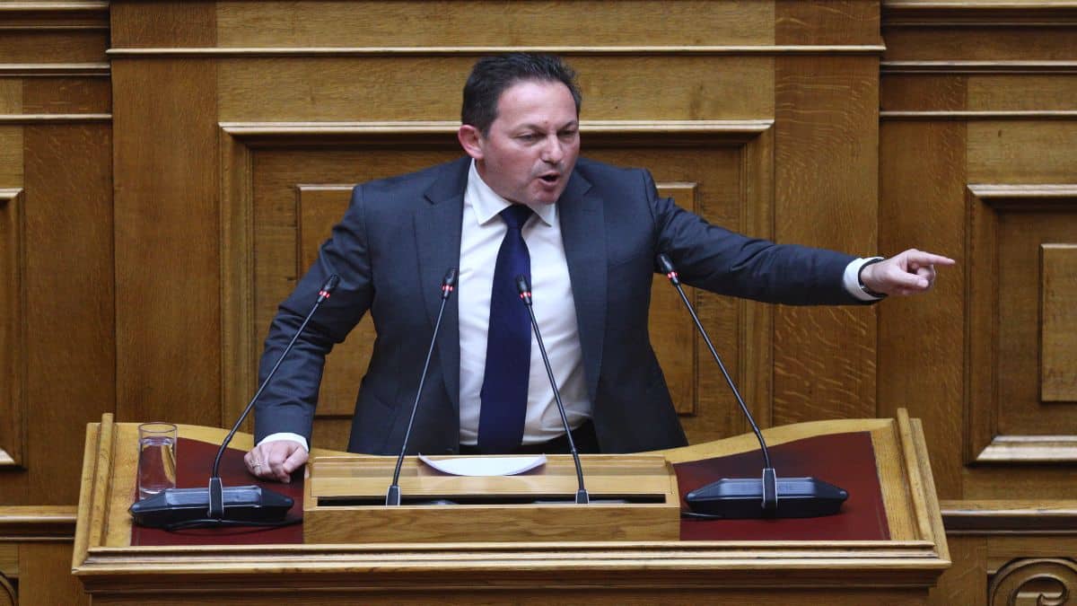 Φάουλ Πέτσα για το κλείσιμο της «Αυγής»: Περαστικά σύντροφοι…» (photo)