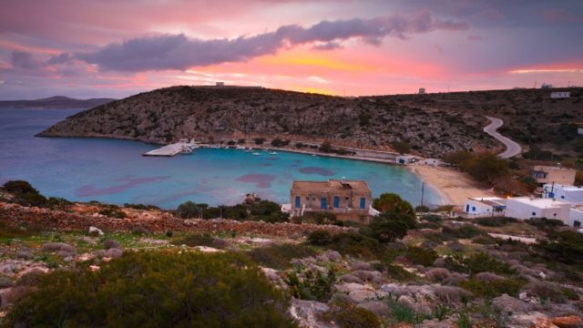 Το διαμάντι των Κυκλάδων που λίγοι γνωρίζουν: Μαγεμένα νερά, ονειρική χώρα και μια αύρα που θα σε αφήσει έκπληκτο