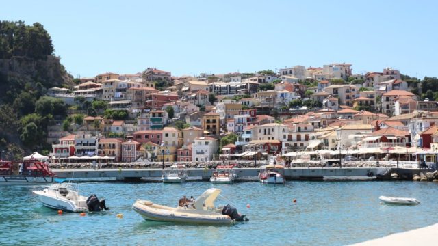 Η Καραϊβική το βλέπει και κλαίει: Το χωριό στη Δυτική Ελλάδα που πας με λίγη βενζίνη και περνάς διακοπές… ζάχαρη
