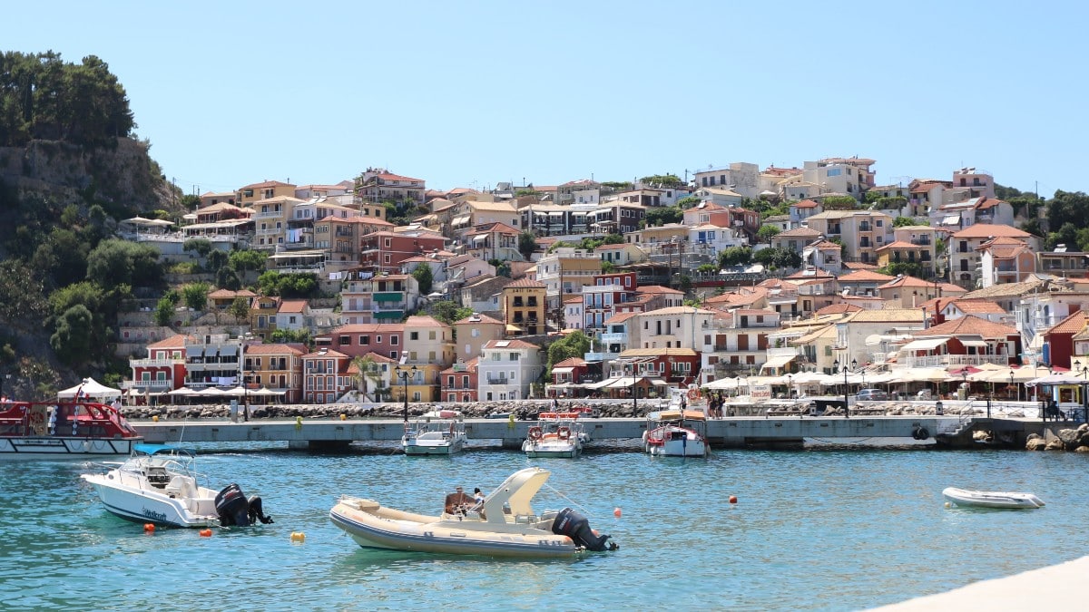 Η Καραϊβική το βλέπει και κλαίει: Το χωριό στη Δυτική Ελλάδα που πας με λίγη βενζίνη και περνάς διακοπές… ζάχαρη
