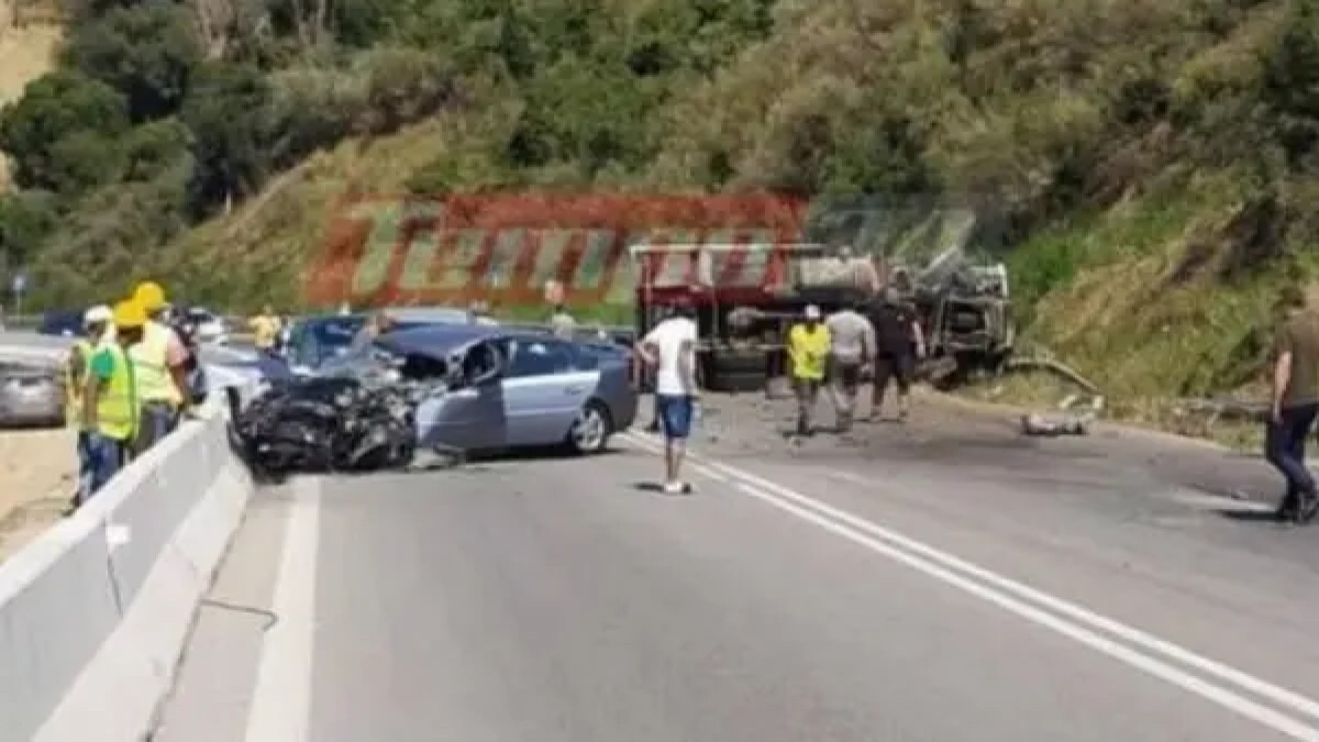 Τροχαίο με δύο νεκρούς στην Πατρών-Πύργου: ΙΧ συγκρούστηκε με φορτηγό