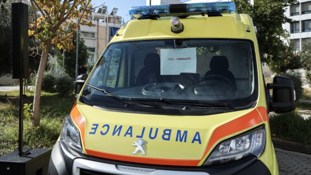 Τροχαίο δυστύχημα στο Ίλιον: Μηχανή παρέσυρε και σκότωσε πεζό
